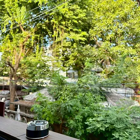 Cozy Bb Experience In Bangkok Noi With Modern Comforts