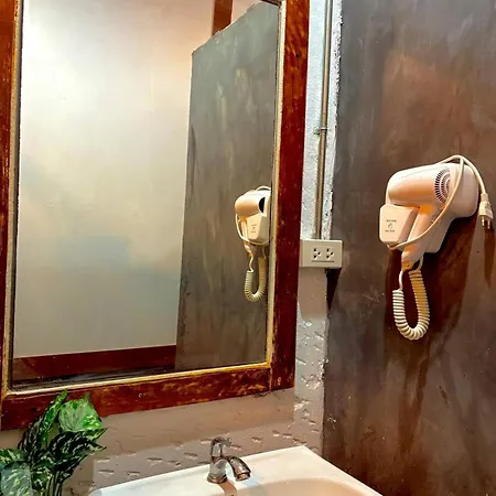 Cozy Bb Experience In Bangkok Noi With Modern Comforts